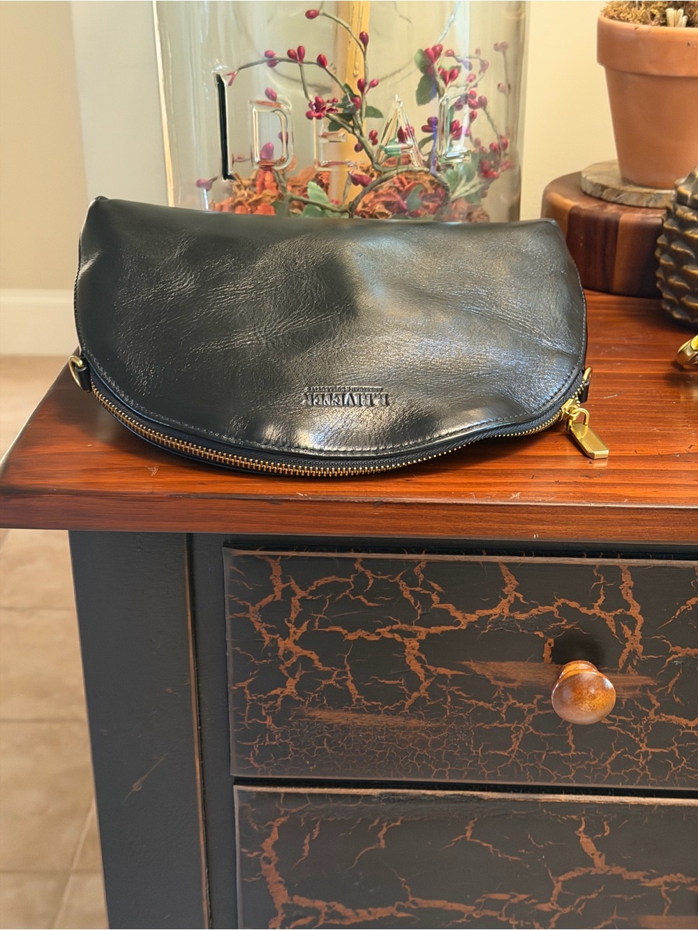 R.RIVETER women’s Hopper Crossbody Bag Black Leather - Picture 9 of 16